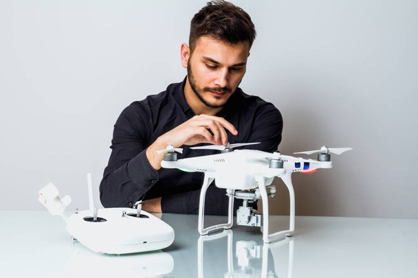 Young man playing with his drone - Φωτογραφία, εικόνα