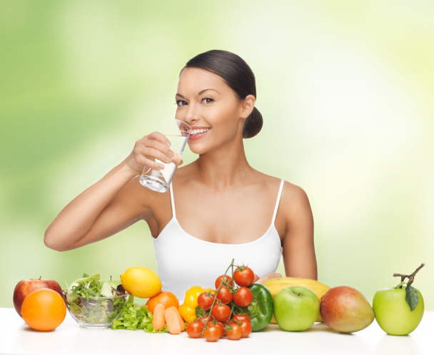 Mulher com alimentos saudáveis - Foto, Imagem