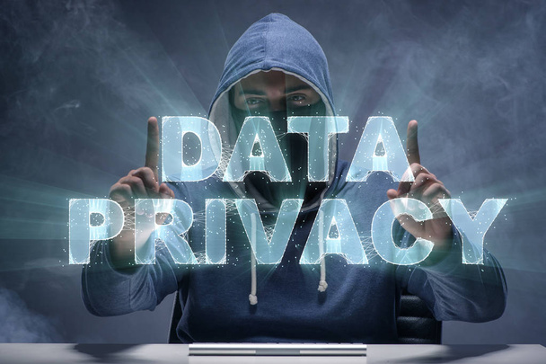 Koncepcja prywatności danych z hakerem kradnącym dane osobowe - Zdjęcie, obraz