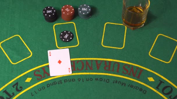 Blackjack játékos osztott ászokat és Win kaszinó - Felvétel, videó