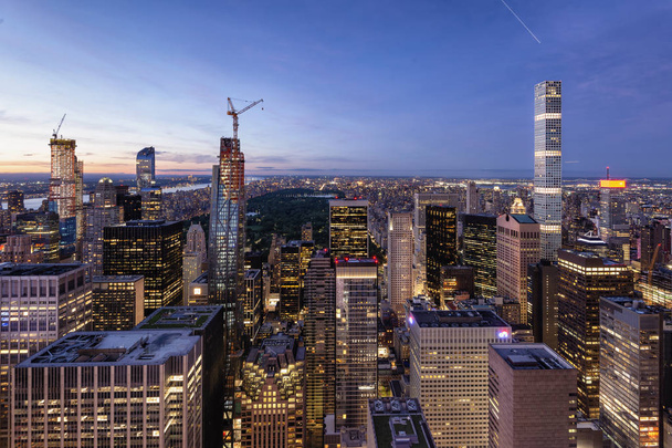 Skyline de Manhattan y Central Park durante Blue Hour desde Rocketfeller Center, Top of the Rock
 - Foto, imagen