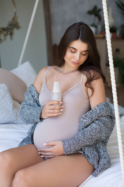 Pregnant girl in anticipation of a child, beautiful pregnant girl - Valokuva, kuva