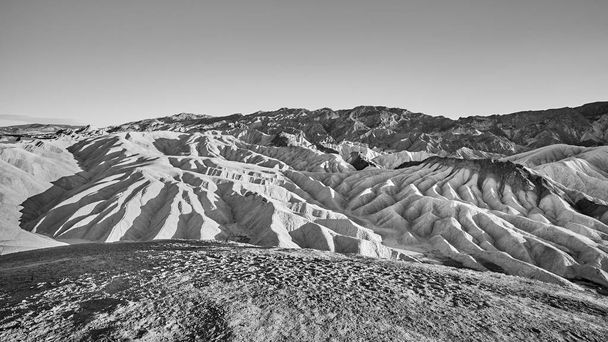 Marsähnliches menschenleeres Land im Death Valley, USA. - Foto, Bild