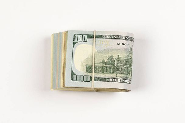 100 dollárost roll a elszigetelt fehér háttér - Fotó, kép