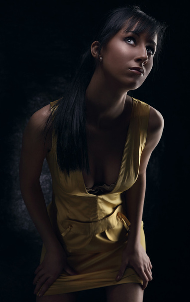 Beauty brunet girl in yellow dress - Zdjęcie, obraz