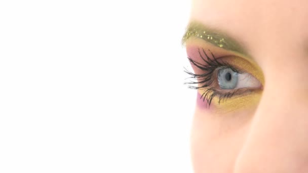 Batting eyelashes of a woman - Footage, Video