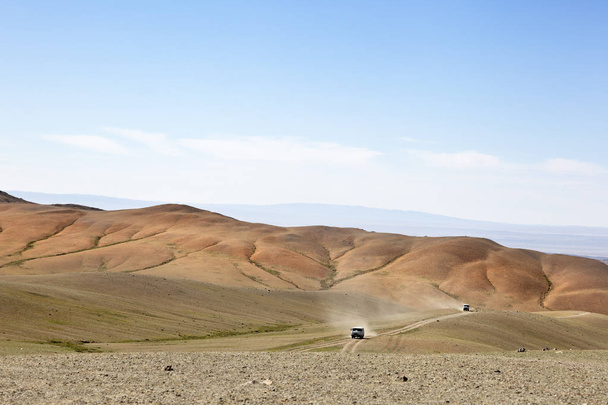 Τα φορτηγά στην έρημο Γκόμπι  - Φωτογραφία, εικόνα