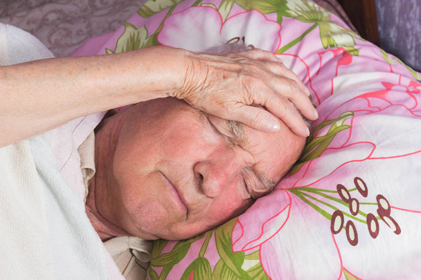 Elderly 80 plus year old man in a home bed. - 写真・画像