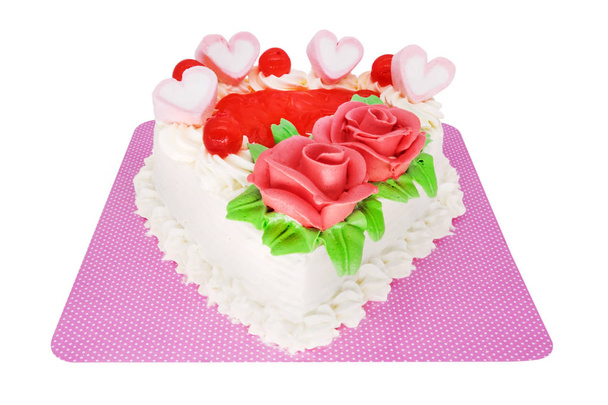 Torte Herzform, Nahaufnahme von süßen Lebensmitteln mit Clipping-Pfad auf weißem Hintergrund - Foto, Bild