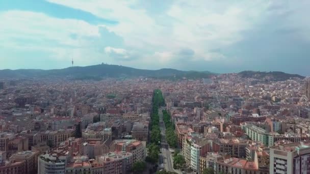 Letecká zobrazit de Espa v Barceloně, Španělsko. Kruhový objezd městské hromadné dopravy, pohled shora. 4k video - Záběry, video