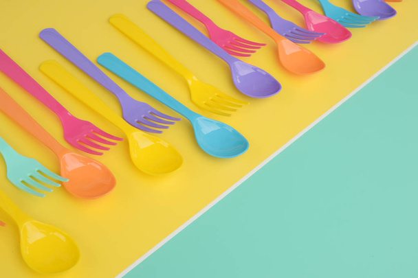 close up of plastic spoons for background - Фото, изображение