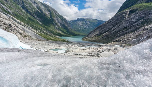 Ghiacciaio con bel tempo in Norvegia viaggi di turismo estivo
 - Foto, immagini