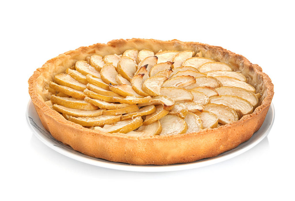 Тарелка с вкусным домашним яблочным пирогом на белом фоне
 - Фото, изображение