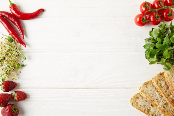 felülnézet összetevők finom szendvics, fehér fa felületre - Fotó, kép
