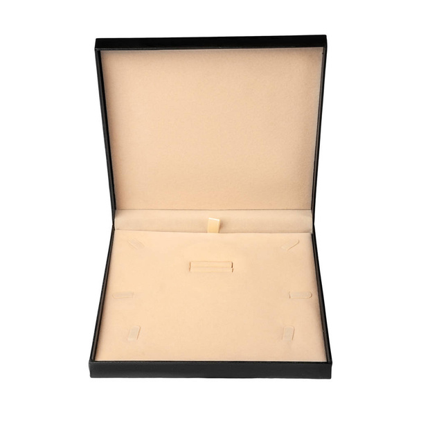 Открытая квадратная черная коробка с бежевой кроватью для украшений, изолированная на белом фоне. Фронтальный вид
 - Фото, изображение