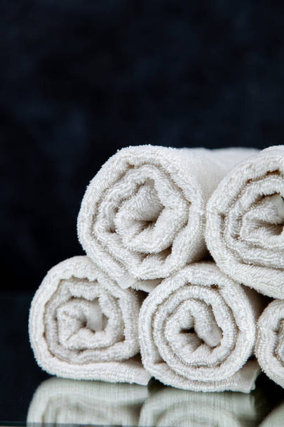Montón de toallas blancas - Foto, Imagen