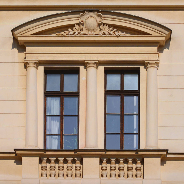 Вікно старовинною будівлею. Старі Pragua, 2018.  - Фото, зображення