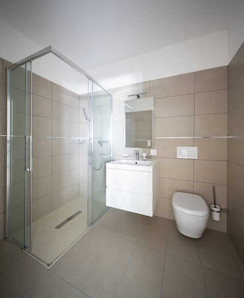 Modern bathroom with large tiles in newly built apartment. Nobody inside - Foto, immagini