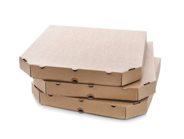κουτιά χαρτόνι πίτσας σε άσπρο φόντο - Φωτογραφία, εικόνα