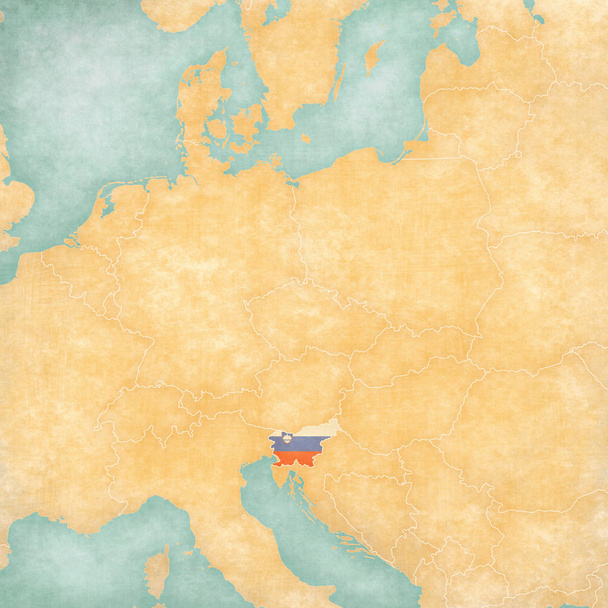 Słowenia (flaga słoweńska) na mapie Europy Środkowej w miękkie grunge i stylu vintage, jak stary papier z akwarela malarstwo.  - Zdjęcie, obraz