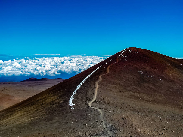 Puesta de sol en la cumbre de Mauna Kea en la isla grande de Hawaii
  - Foto, Imagen
