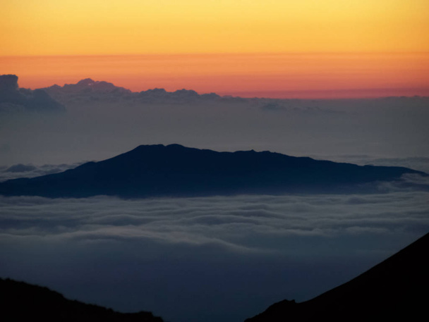 Zachód słońca na szczycie Mauna Kea na Big Island of Hawaii  - Zdjęcie, obraz