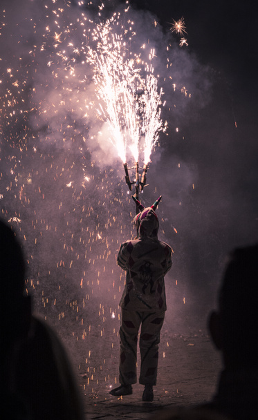 Correfoc виконанні дияволів або Diables, Каталонія, Іспанія - Фото, зображення