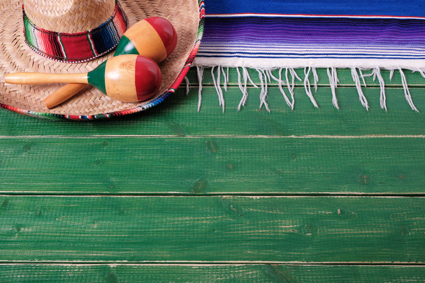 Mexico achtergrond grens Mexicaanse sombrero maracas fiesta hout  - Foto, afbeelding