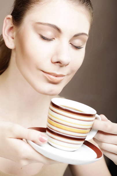 young pretty woman drinking coffee  - Fotoğraf, Görsel