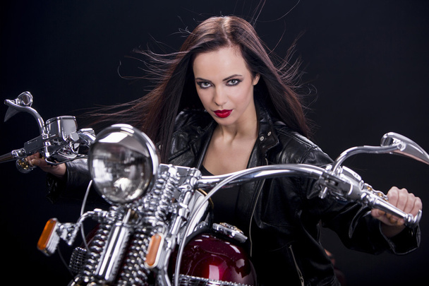 Jeune femme sur la moto
 - Photo, image