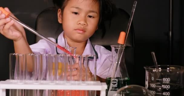 children in science examination laboratory - Footage, Video