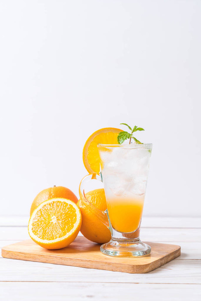 orange juice with soda on wood table - Foto, Imagem