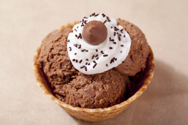 340 sorvete de chocolate
 - Foto, Imagem