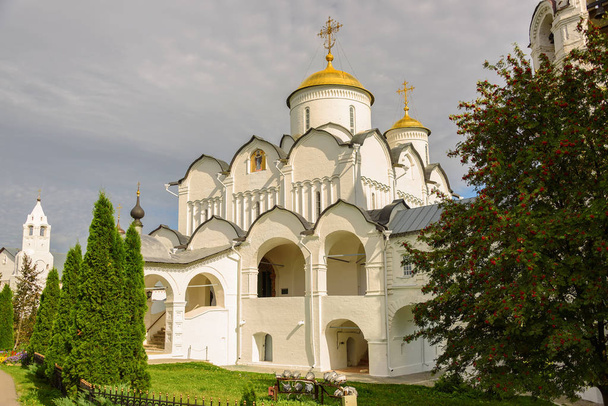 Ancient Church in Suzdal. The "Golden ring" of Russia. Historical attractions and architecture of Russia. - Foto, Imagen