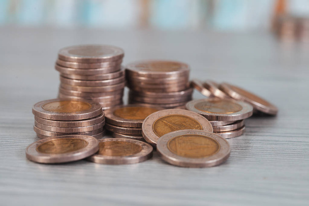 Stacking money coins on wood background, the saving with growing up your money. - Foto, afbeelding