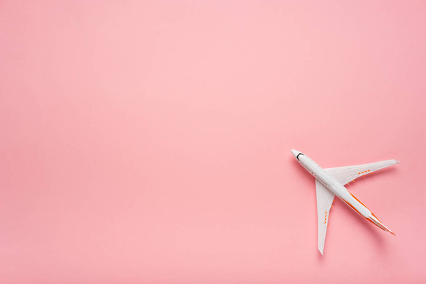 Top view of an airplane on trendy pink background.  Bright summer color. Travel concept. - Foto, Bild