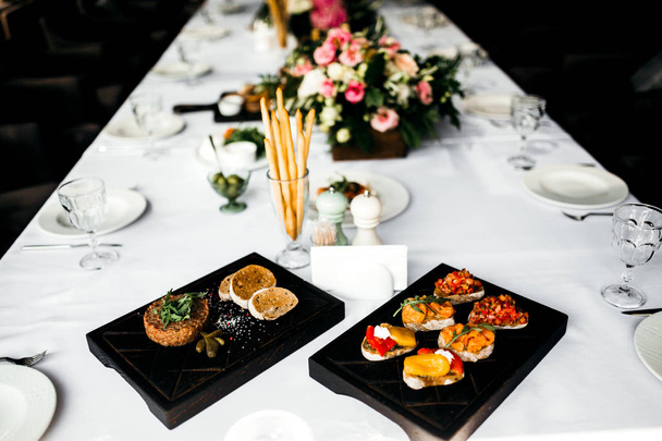 wedding day table  set. Snacks on table - Foto, afbeelding
