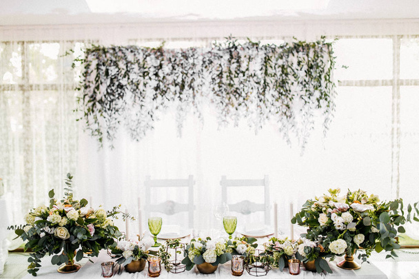 beautiful  wedding day decoration with flowers - Фото, изображение