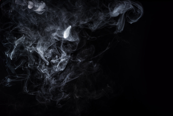  fumée blanche sur fond noir avec espace de copie
 - Photo, image
