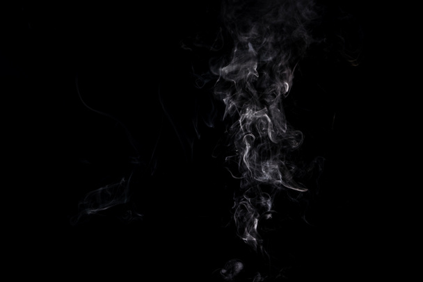 fond abstrait avec fumée grise sur noir
 - Photo, image