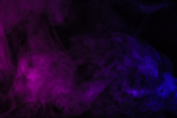 czarne tło z fioletowym i fioletowy dym   - Zdjęcie, obraz