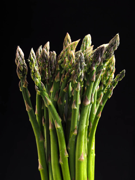 Chřest Esparragos - Aspergesasparagus je jarní zelenina. Velmi oceňovány a dobré pro zdravé výživy, s nízkým obsahem kalorií a velmi nízký obsah sodíku. - Fotografie, Obrázek