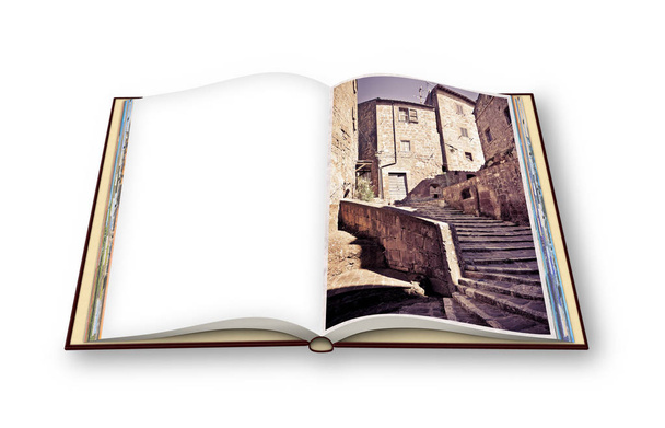 3D renderização de um livro de fotos aberto de Pitigliano Village, aldeia etrusca italiana e medieval construída de pedra tufa - chamado de "pequena Jerusalém" para a presença histórica de uma comunidade judaica - (Toscana - Itália) - Eu sou o proprietário dos direitos autorais do imag
 - Foto, Imagem