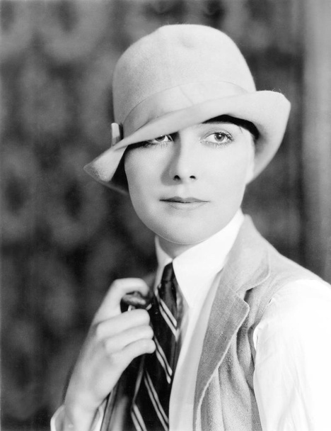 Young woman in hat,black and white - Foto, afbeelding