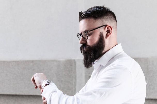 Portrait of cheerful businessman in hipster style looking at watch. Occupation concept - Foto, immagini