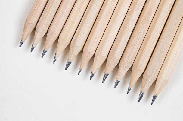 Beyaz arkaplanda kalemler - Fotoğraf, Görsel