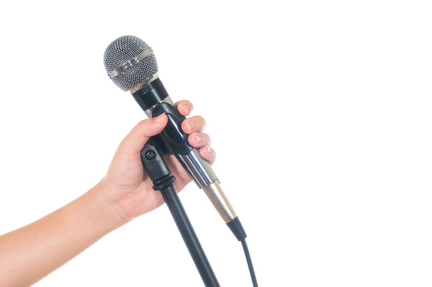 Vrouwelijke hand met microfoon op stand geïsoleerd op witte achtergrond - Foto, afbeelding