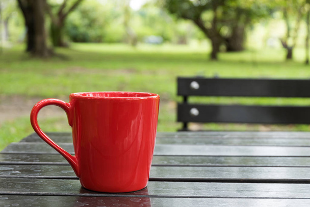 taza de café rojo en la mesa
 - Foto, Imagen