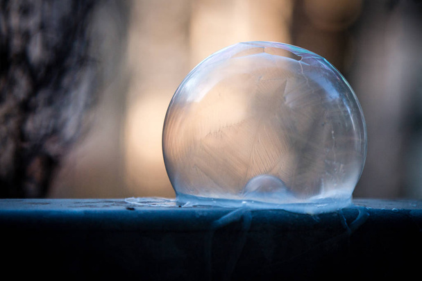 Frosty Bubble mustalla maalla
 - Valokuva, kuva