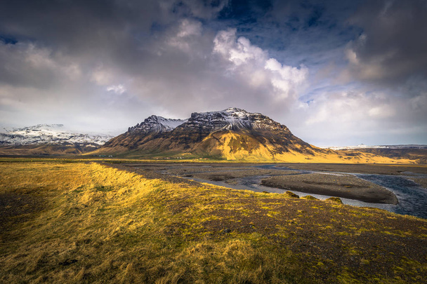 アイスランドの荒野-2018 年 5 月 4 日: アイスランドの荒涼とした景色 - 写真・画像